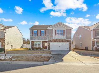 4015 Meadow Green Dr, Charlotte, NC 28269
