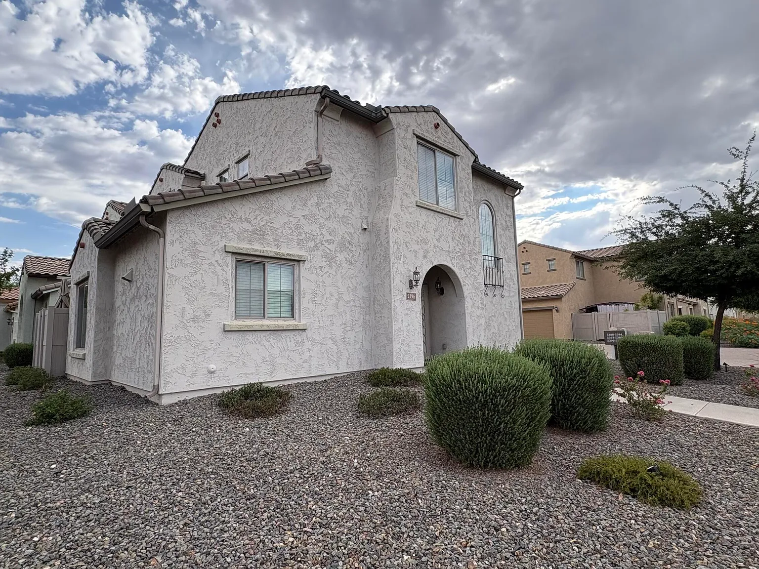 3 bed, 2.5 bath, 1661 sqft, $2,349 — Photo 2