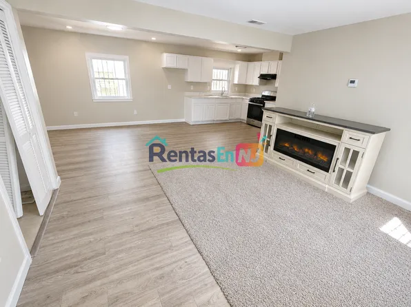 378 Hillside Ave #1B, Newark, NJ 07112