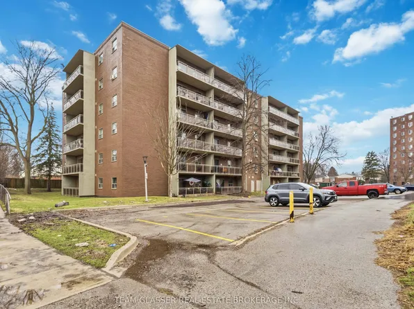 746 Fanshawe Park Rd E #401, London, ON N5X 2M5