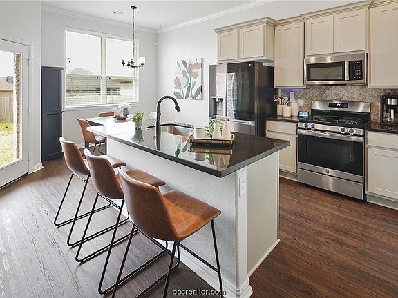3rd image of 5903 Eldora Dr