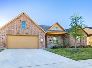 105 Rosemary Dr, Azle, TX 76020