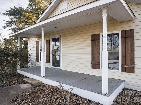 4th image of 211 Webb Farm Rd