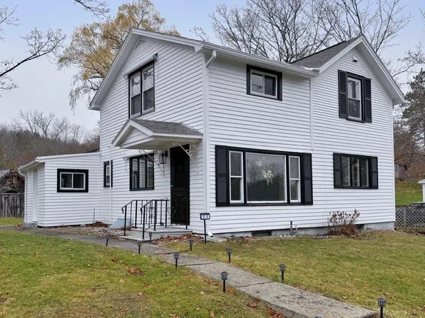 21 Hovey Avenue, Hoosick Falls, NY 12090