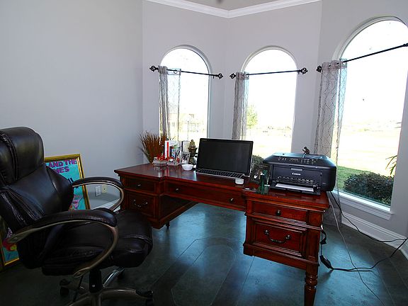 5th image of 9943 Burgundy Oaks Dr