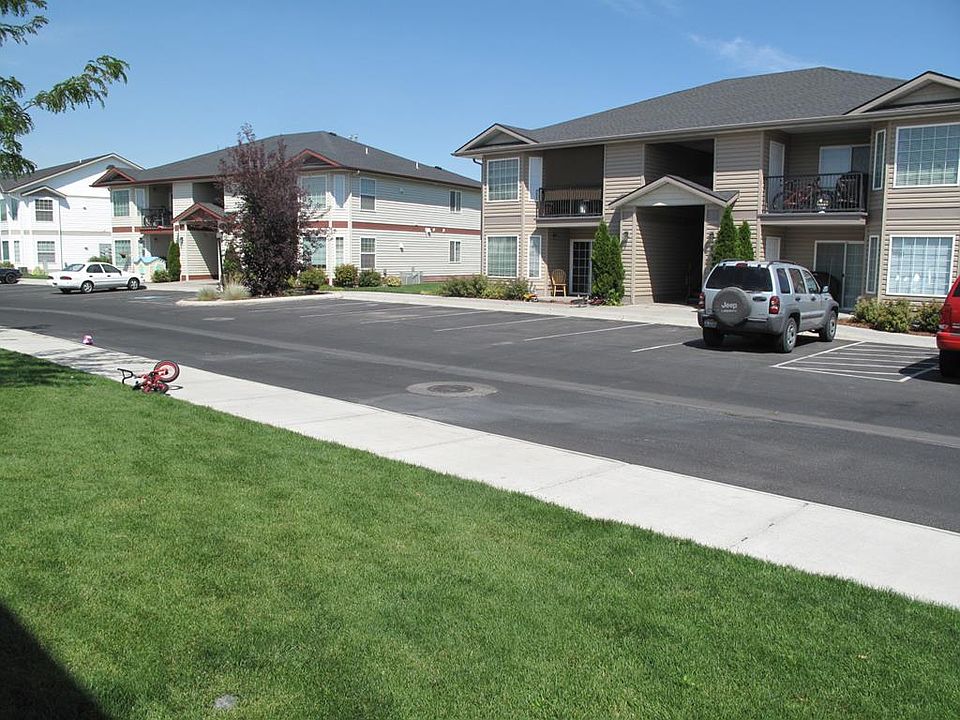 1st image of 153 Clubhouse Cir