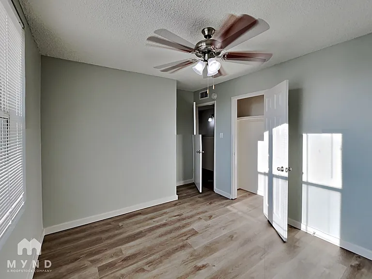 1340 Chestnut St — Photo 11