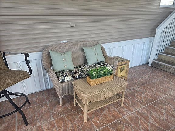 4th image of 6698 SE 54th St