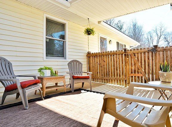 4th image of 3351 Oriole Dr