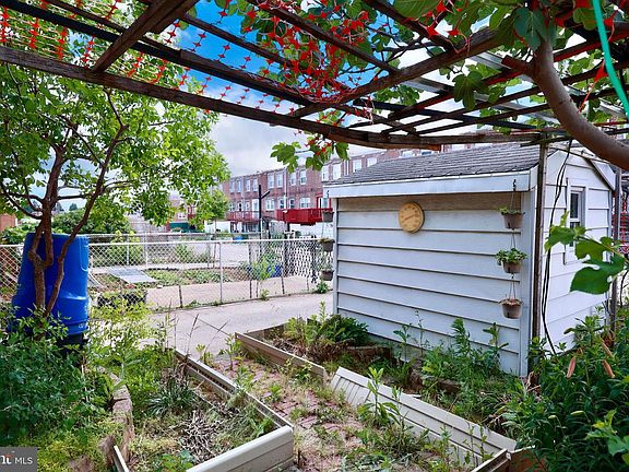 4th image of 2826 Magee Ave