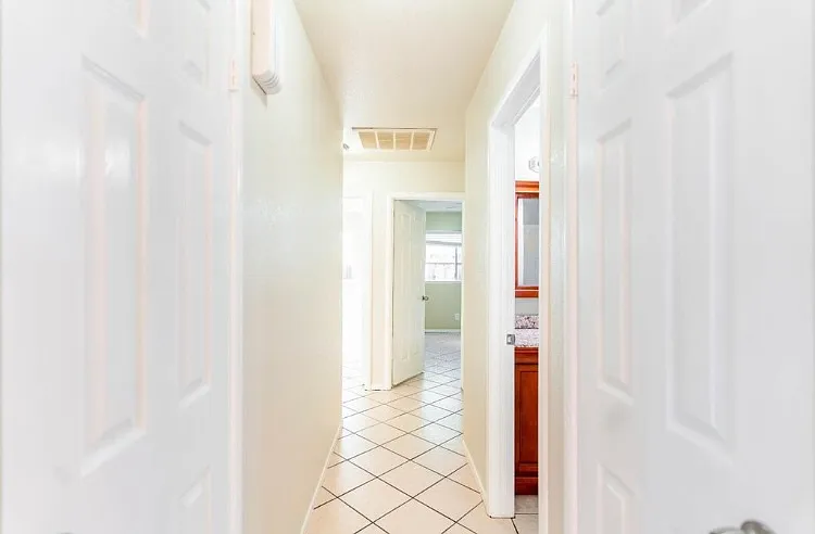 1304 Tyler Ct — Photo 45