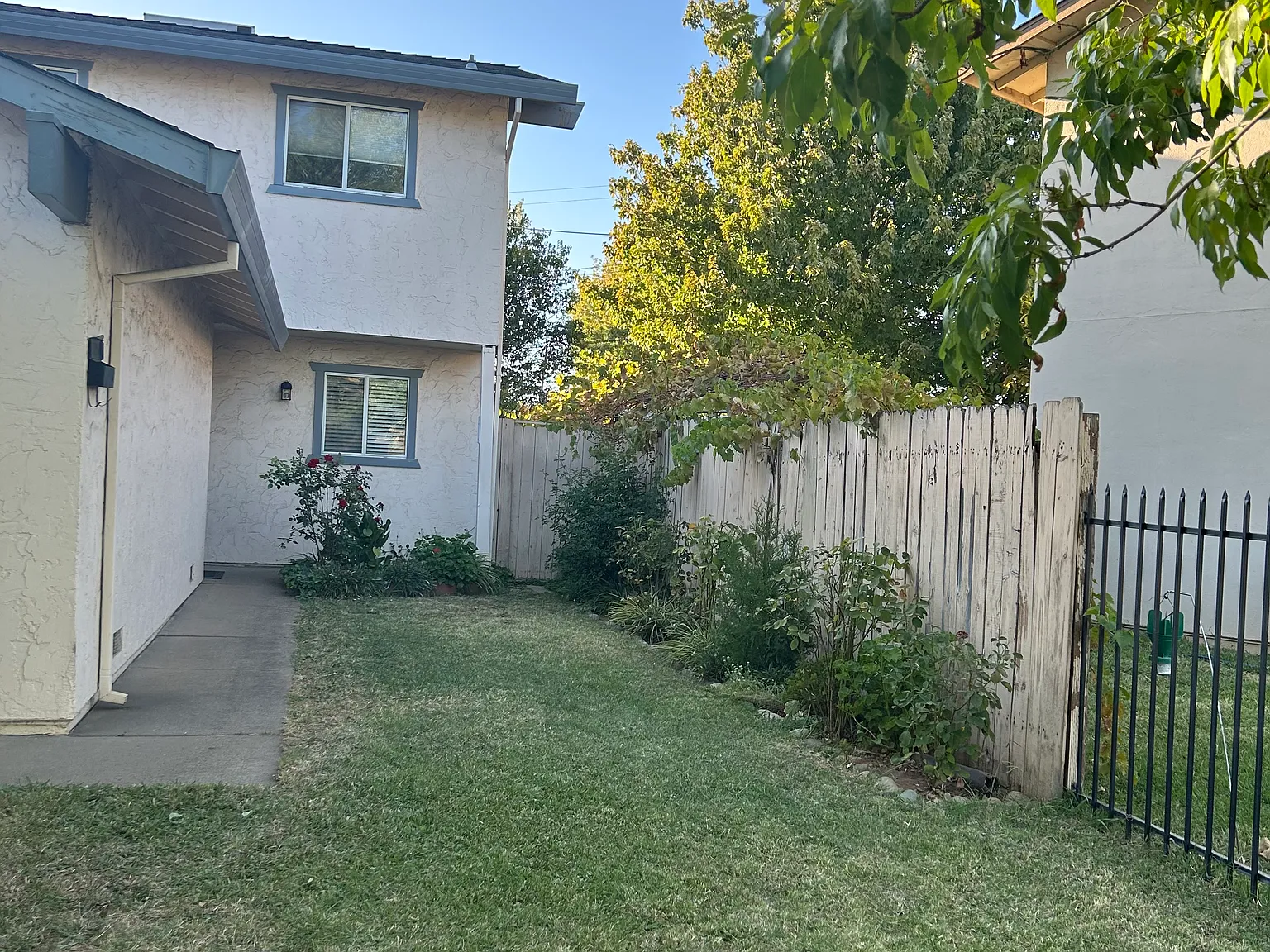 3 bed, 1.5 bath, 1067 sqft, $2,600 — Photo 4