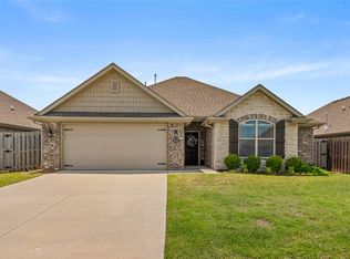 4541 W Divide Dr, Fayetteville, AR 72704