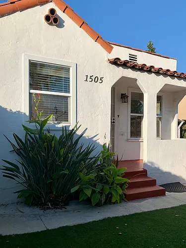 1505 Yale St #1505 Photo 1
