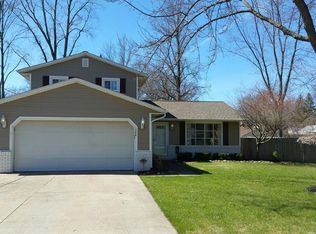 384 Maple Ave, Sheffield Lake, OH 44054