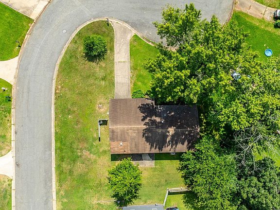 3rd image of 15 Village Ct