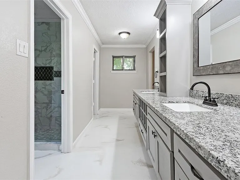570 Roanoke Dr — Photo 16
