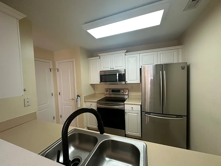 2379 Old Greenbrier Rd — Photo 4