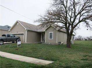 304 West St, Cameron, MO 64429