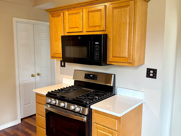 920 N Oriental St — Photo 9