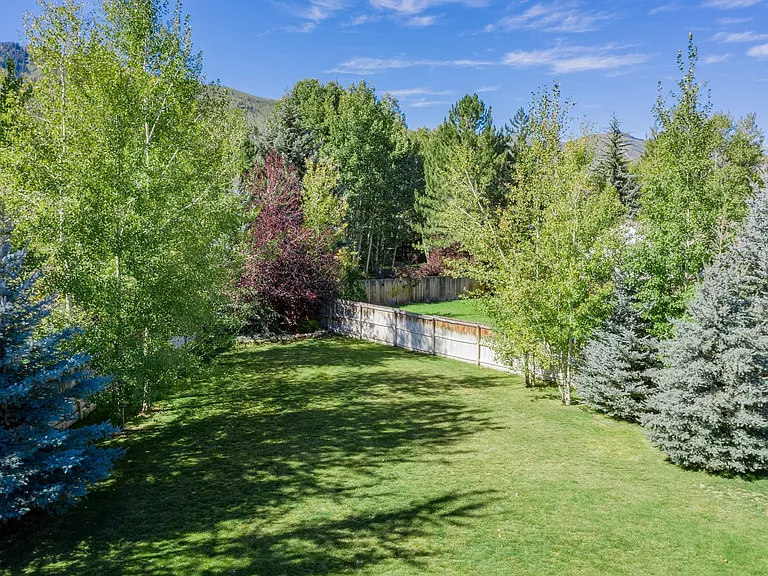 2689 Holiday Ranch Loop Rd — Photo 30