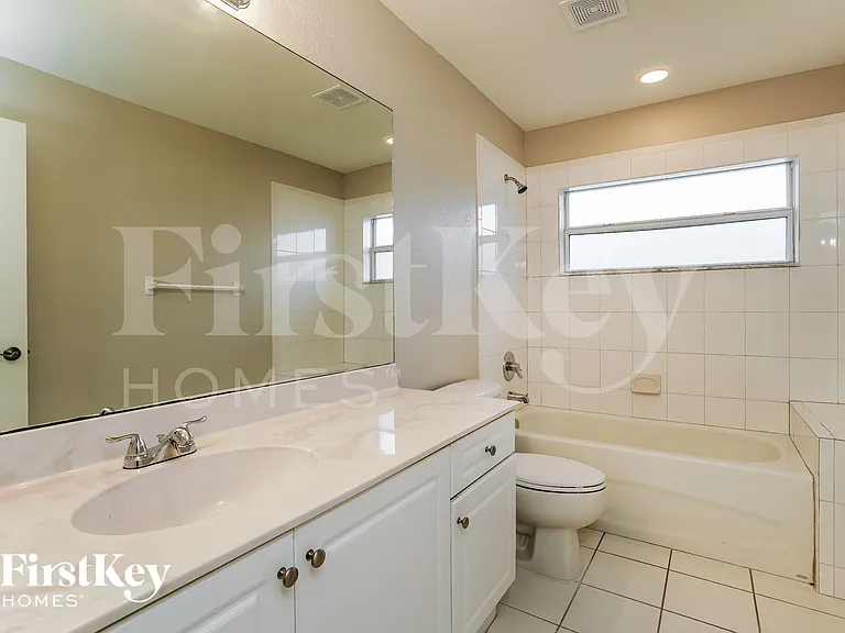 2508 NW 7th St — Photo 13