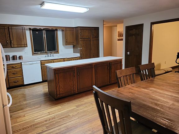 4th image of 7884 N Pine View Dr