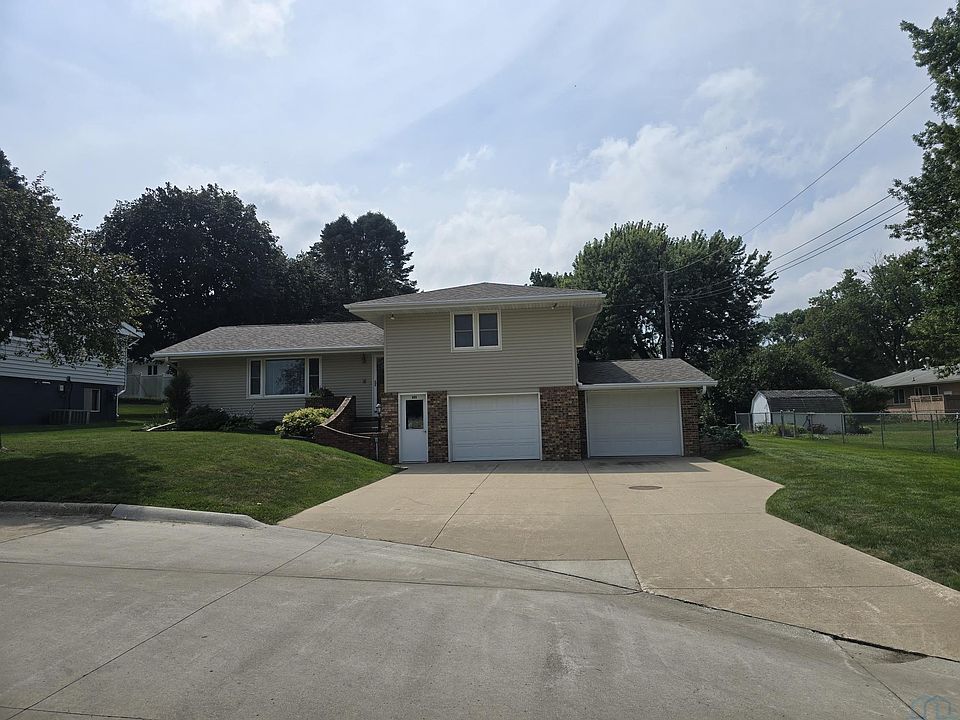 1st image of 600 7th St SE
