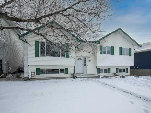 4721 W 46th St, Sylvan Lake, AB T4S 1N3