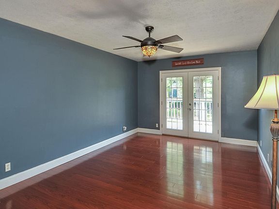 4th image of 1935 Gardiner Ln APT C41