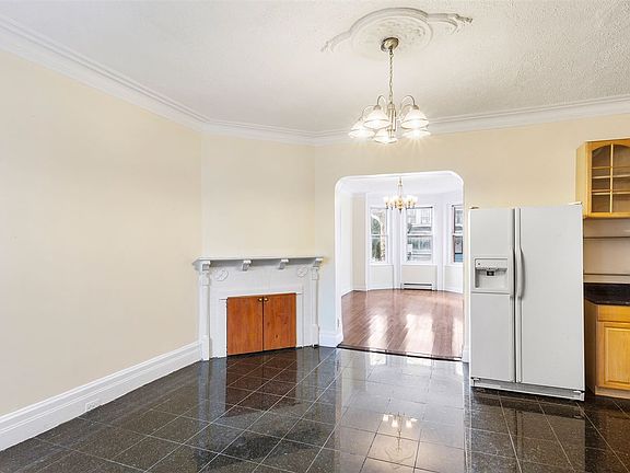 5th image of 56 Kensington Ave