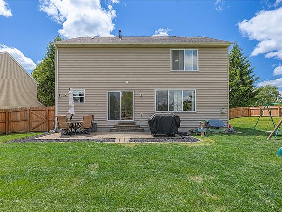 4th image of 20 Worthington Dr