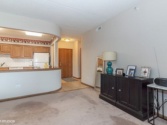 4th image of 11 S Wille St #611