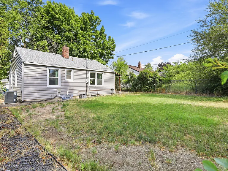 4714 N Elm St — Photo 43