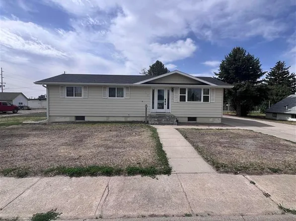 755 E 9th St, Alliance, NE 69301