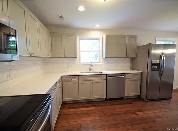 3rd image of 1213 S York St
