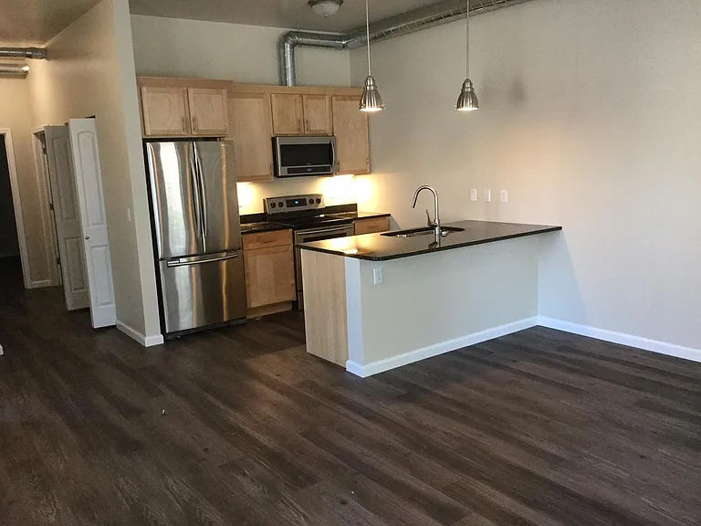 102 16th Ave SW #1 — Photo 4
