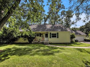 305 Oaklane Dr, Rochester Hills, MI 48306