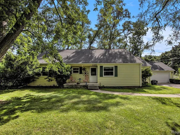 305 Oaklane Dr, Rochester Hills, MI 48306