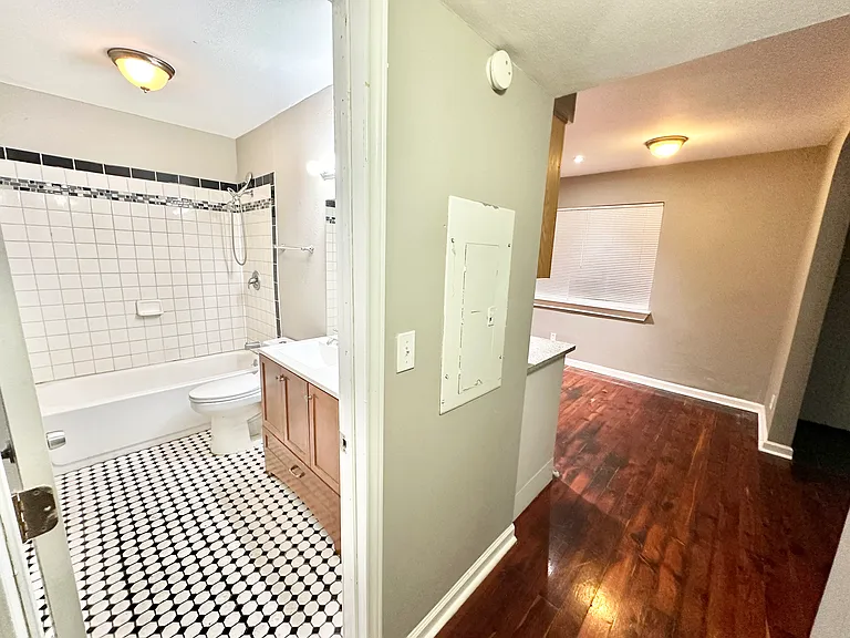 1302 S Quinlan Park Rd #B — Photo 10