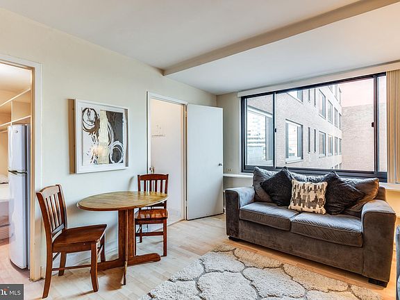 4th image of 1021 Arlington Blvd APT 713