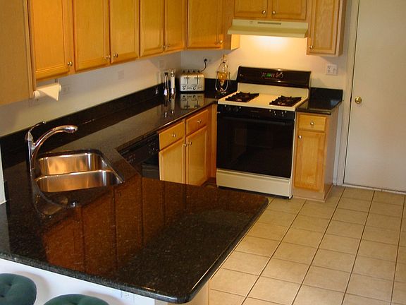 Kitchen:  Granite countertops/ceramic tile