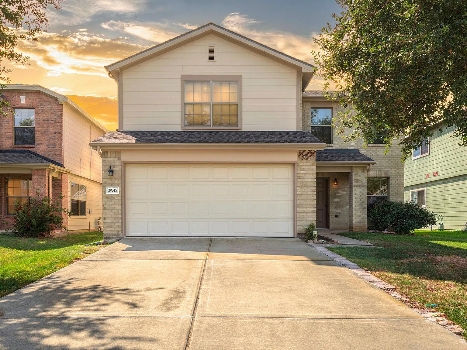 4 bed, 2.5 bath, 1858 sqft, $1,895 — Photo 1