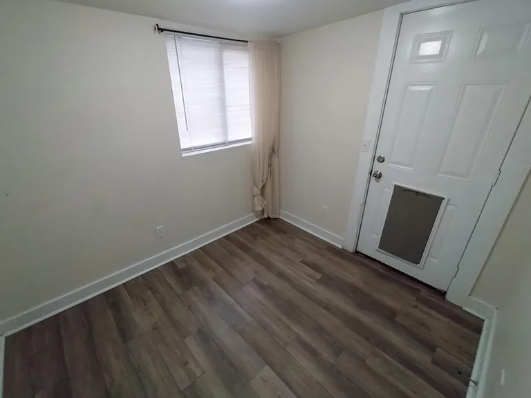 2502 Rockefeller Ave — Photo 17