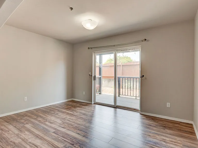 300 N Oak Harbor St #C102 — Photo 10
