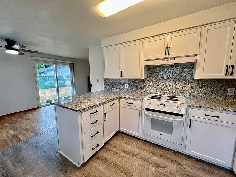 4020 15th Ct NE — Photo 11