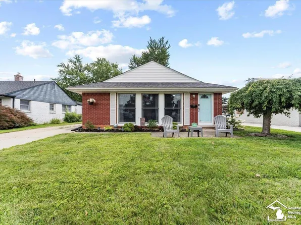 18751 Hinton St, Riverview, MI 48193