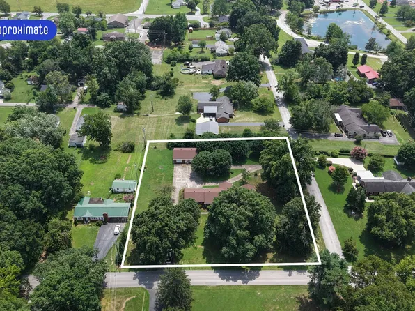 505 Meador Dr, Lafayette, TN 37083