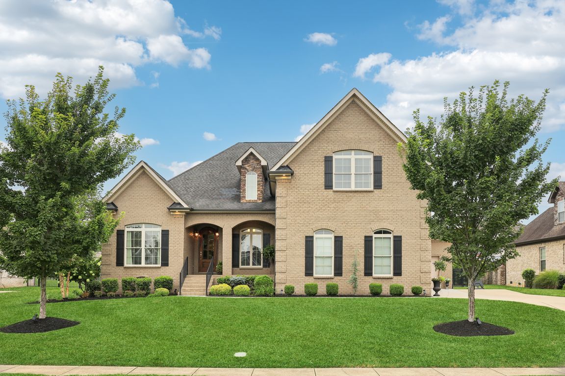 Vintage Grove Pkwy-L0608-001