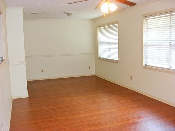 5th image of 2404 Cherry Grove Ln